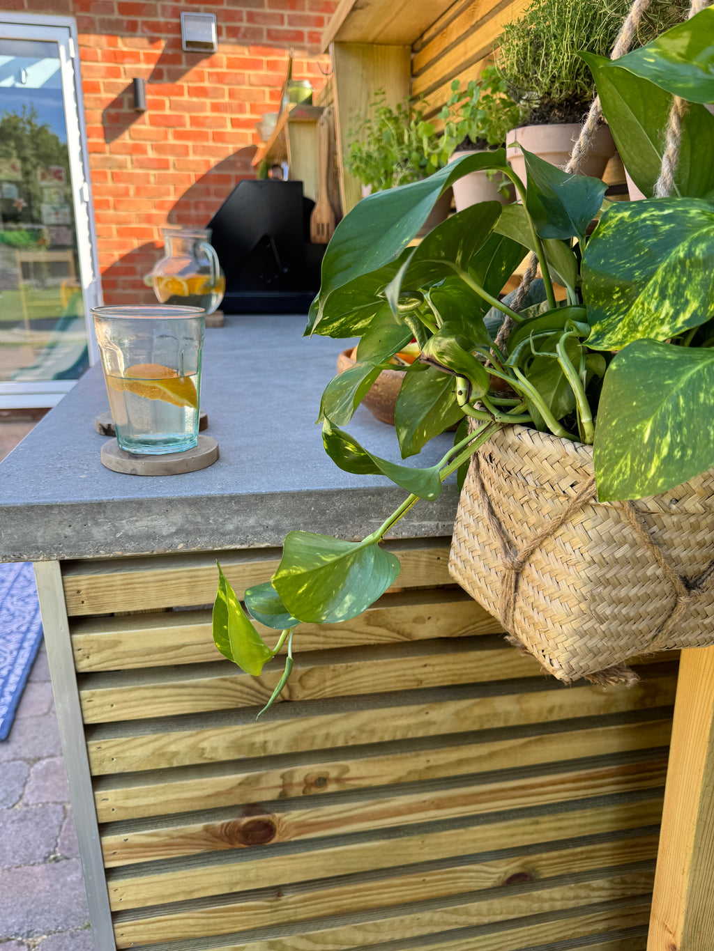 Digital Landscaping Guide - How to Build a Concrete Worktop - PDF Download