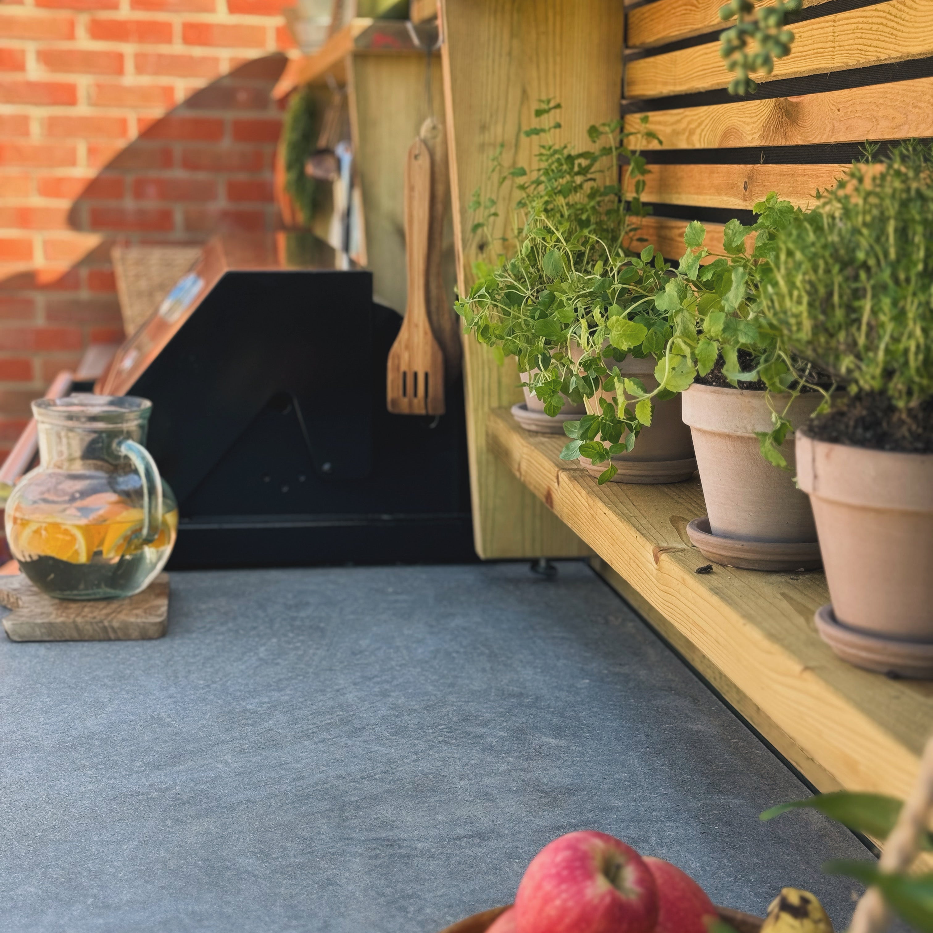 Digital Landscaping Guide - How to Build a Concrete Worktop - PDF Download