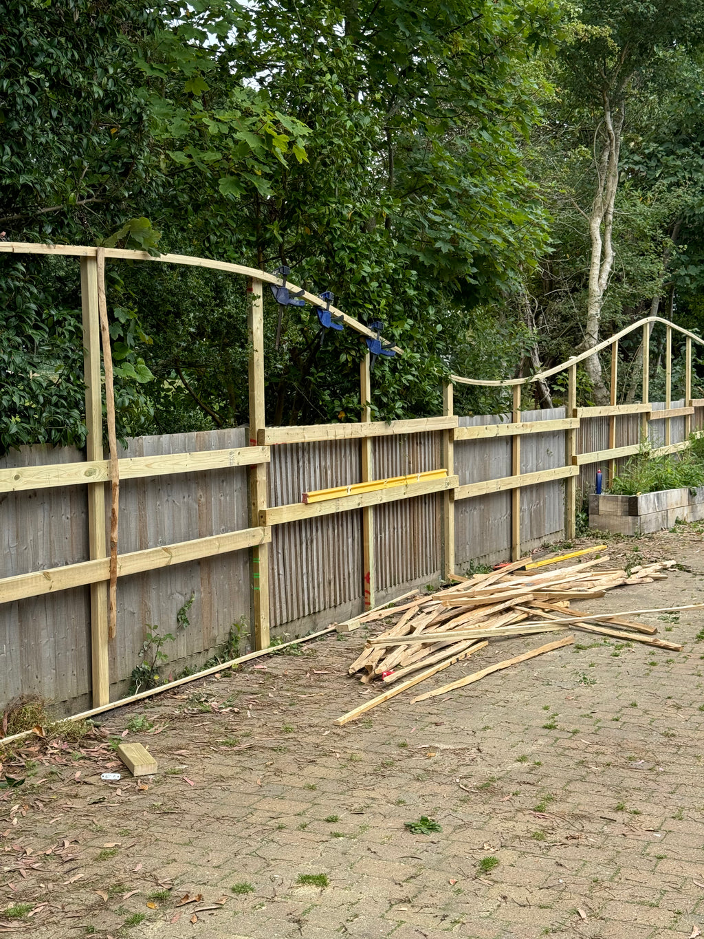 Digital Landscaping Guide - How to Build a Feature Rustic Fence - PDF Download