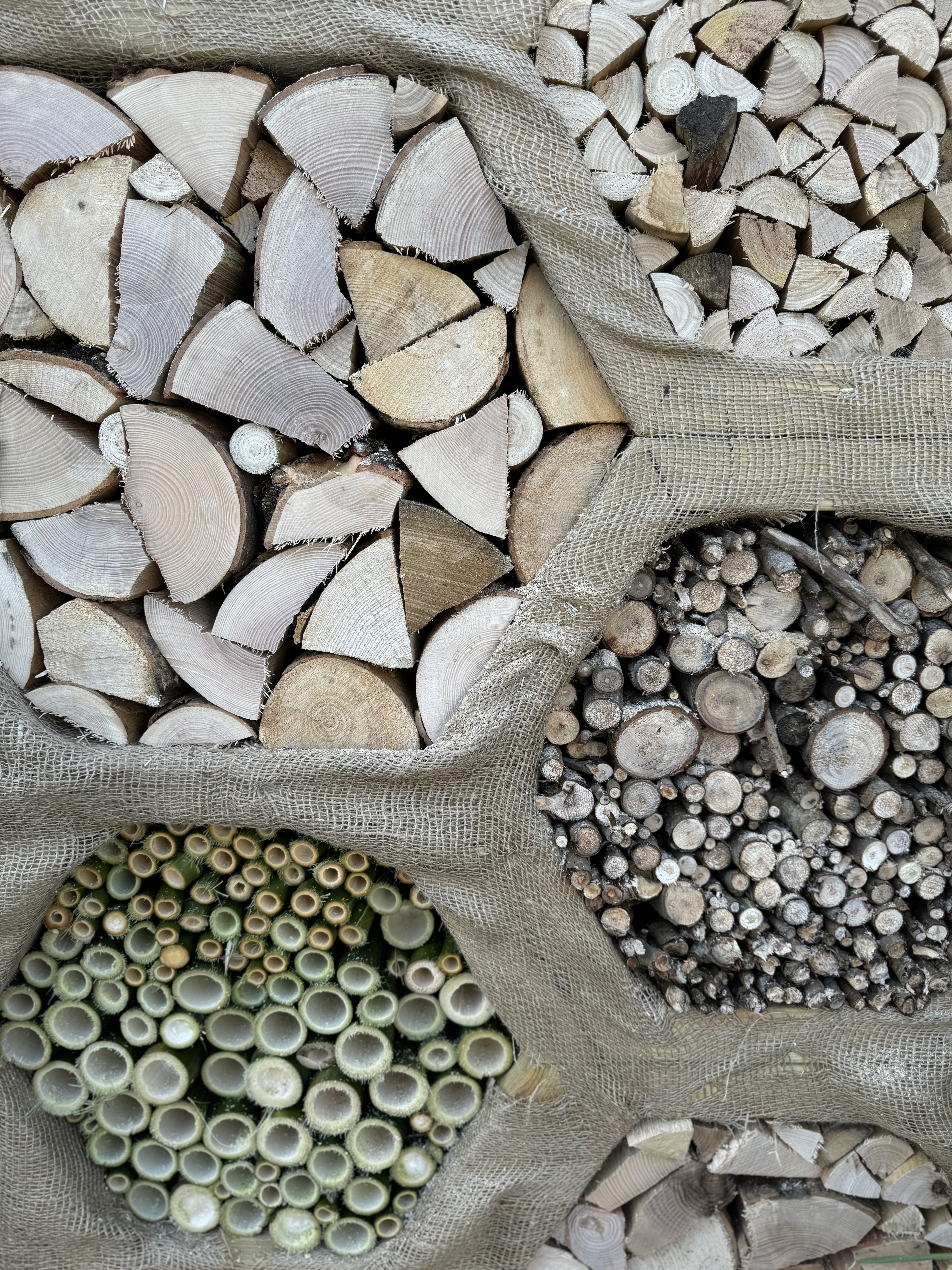 Digital Landscaping Guide - How to Build a Feature Insect Hotel - PDF Download