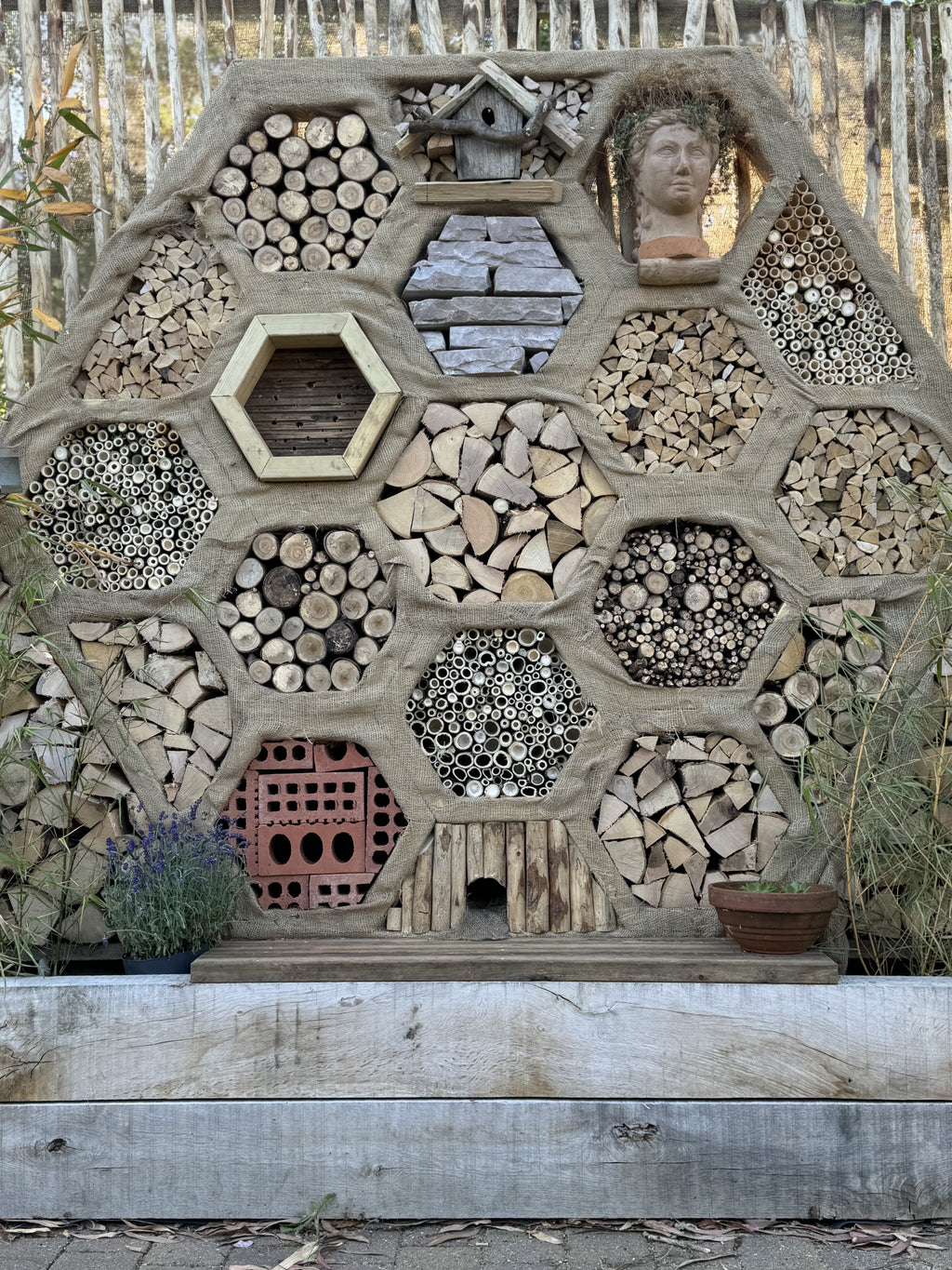 Digital Landscaping Guide - How to Build a Feature Insect Hotel - PDF Download