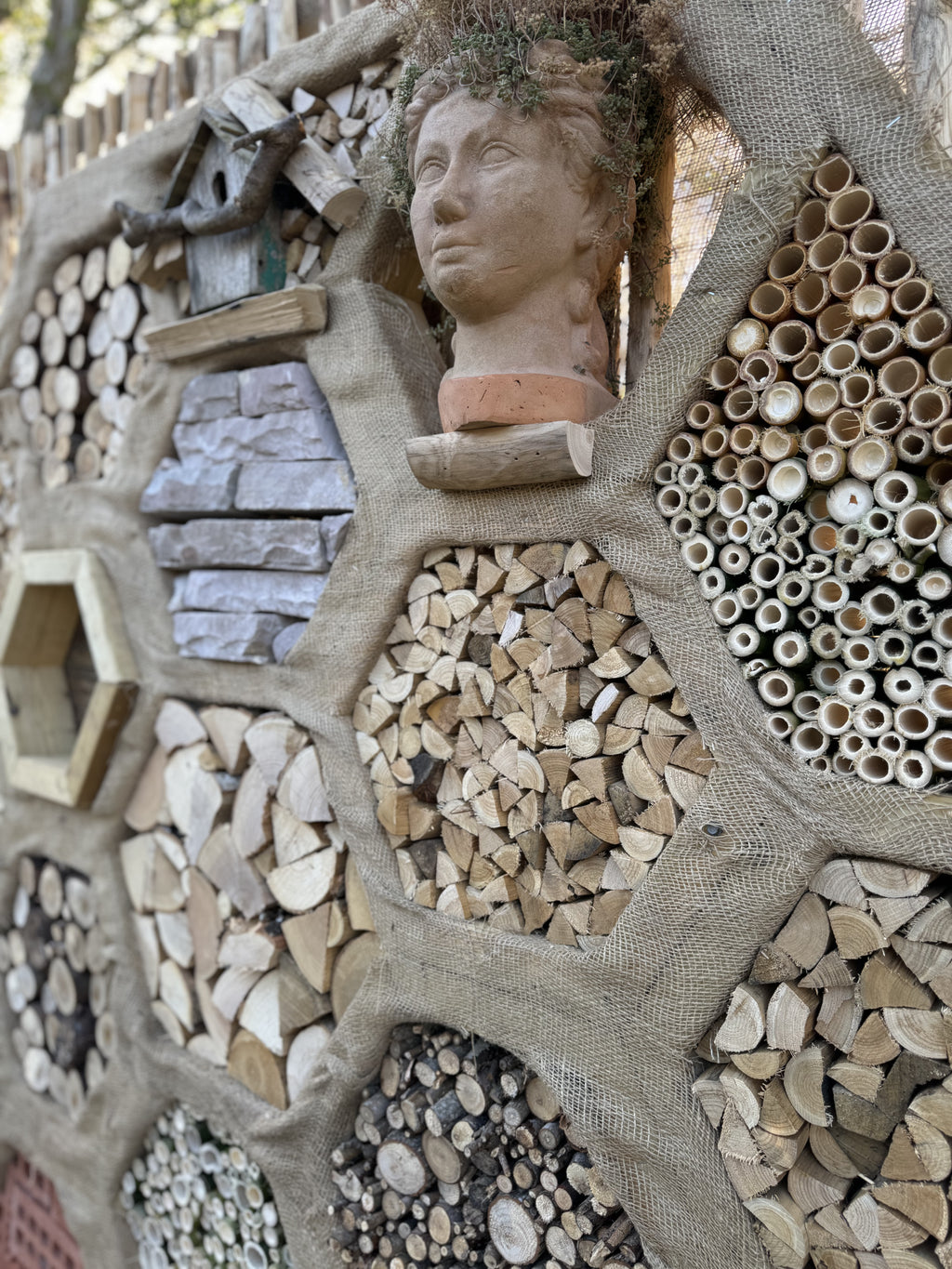 Digital Landscaping Guide - How to Build a Feature Insect Hotel - PDF Download
