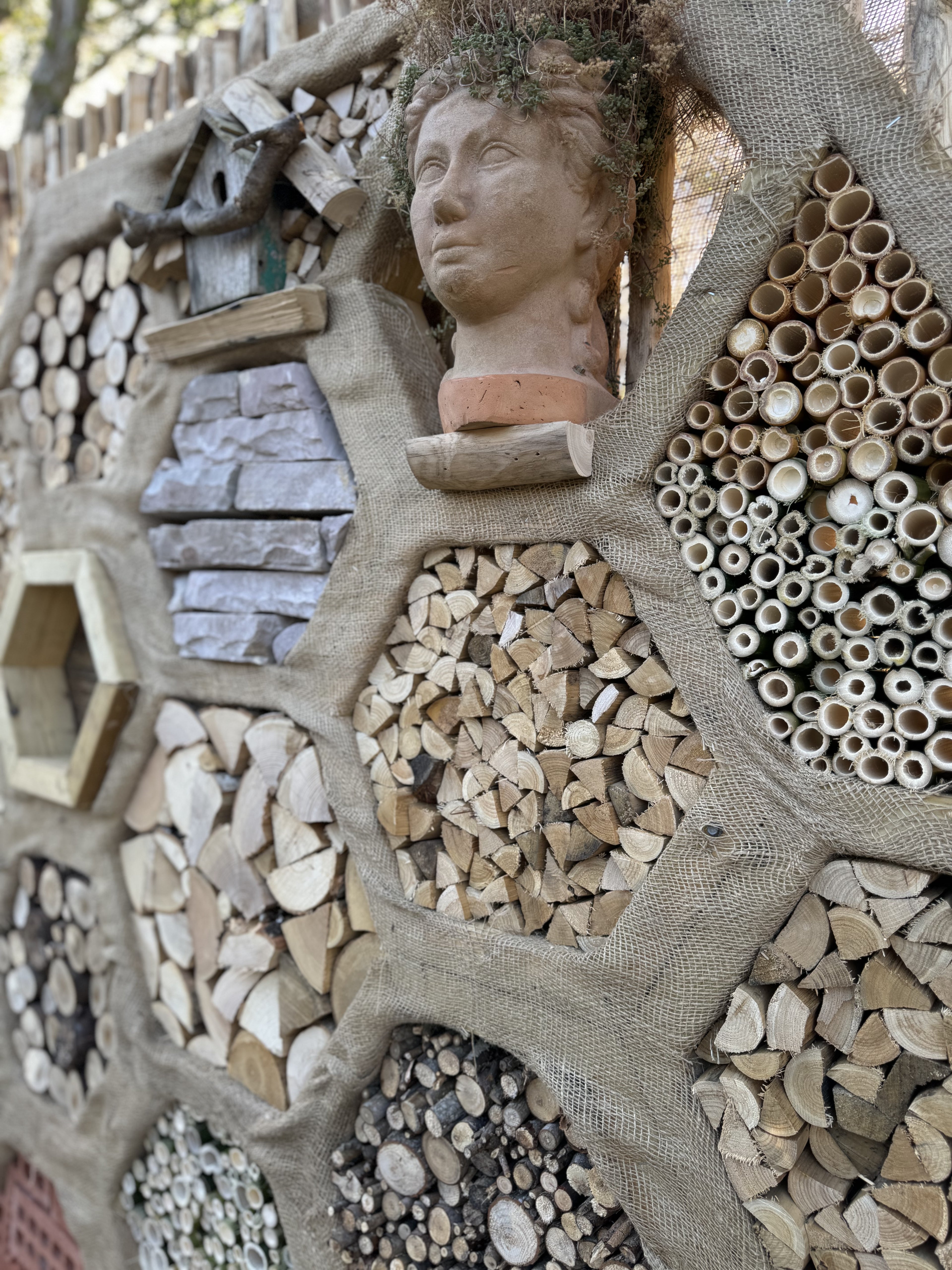 Digital Landscaping Guide - How to Build a Feature Insect Hotel - PDF Download