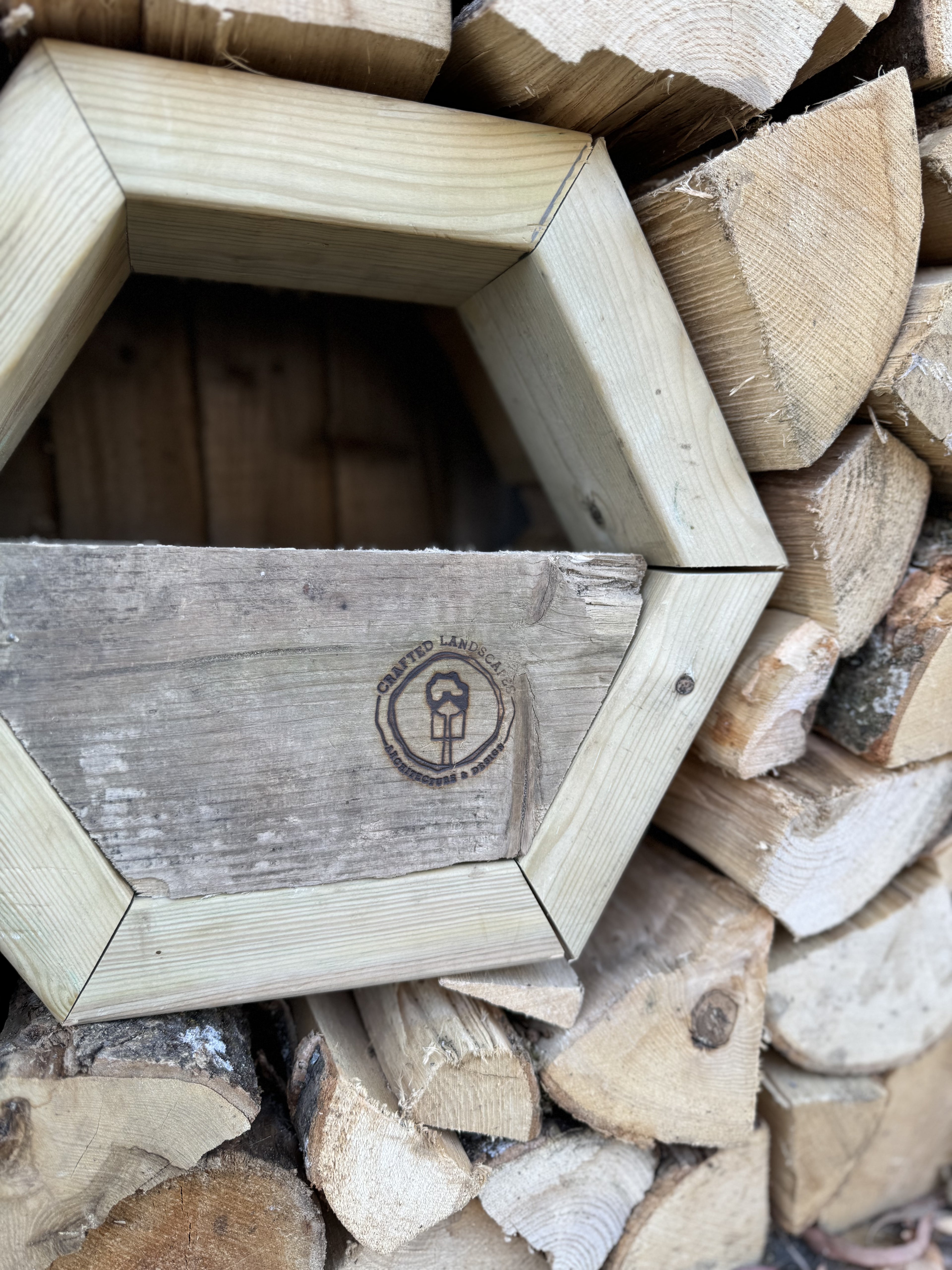 Digital Landscaping Guide - How to Build a Feature Insect Hotel - PDF Download