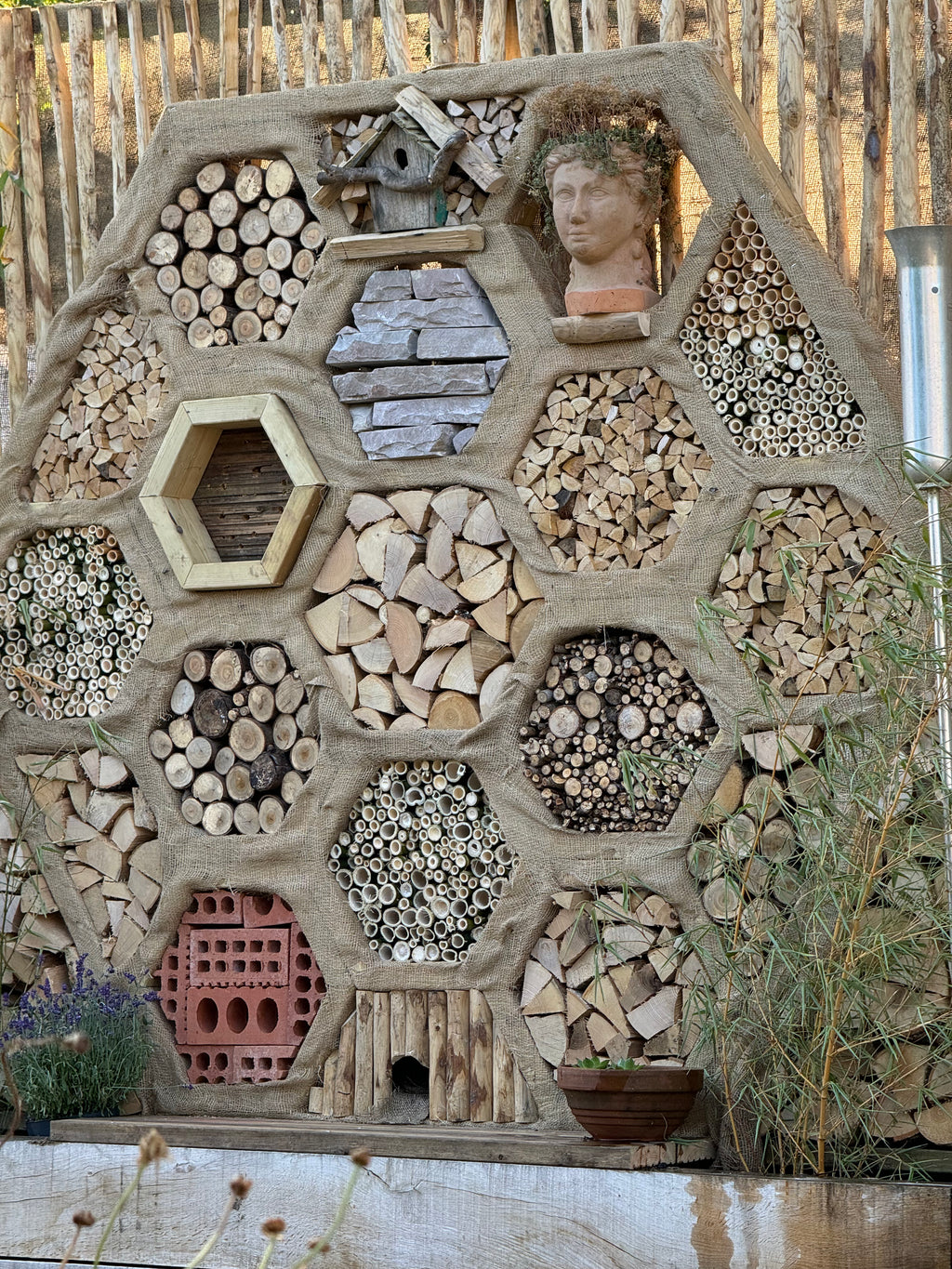 Digital Landscaping Guide - How to Build a Feature Insect Hotel - PDF Download