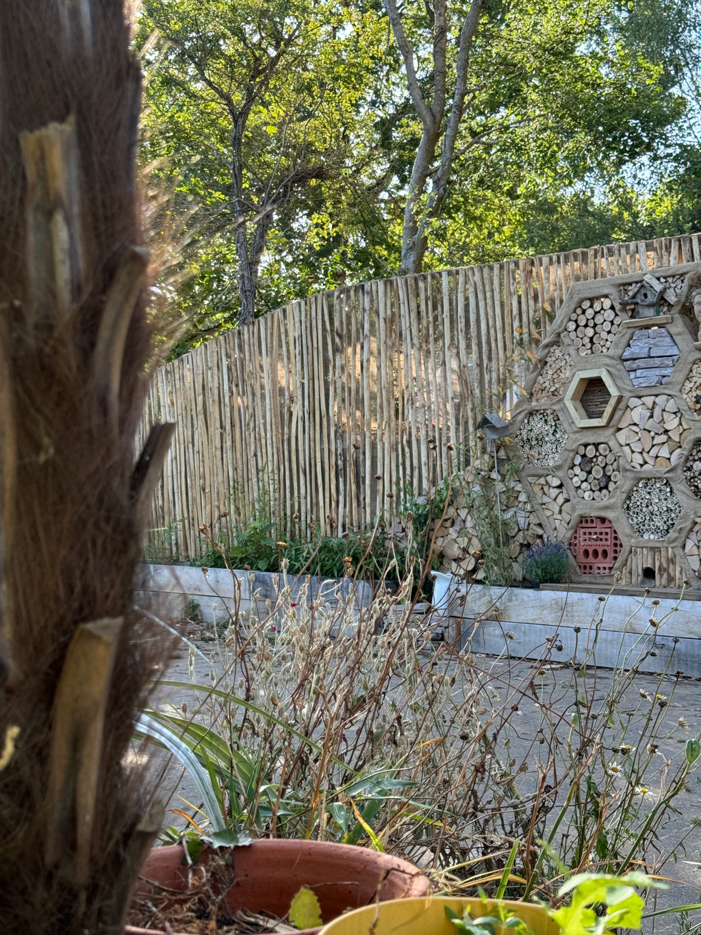 Digital Landscaping Guide - How to Build a Feature Insect Hotel - PDF Download