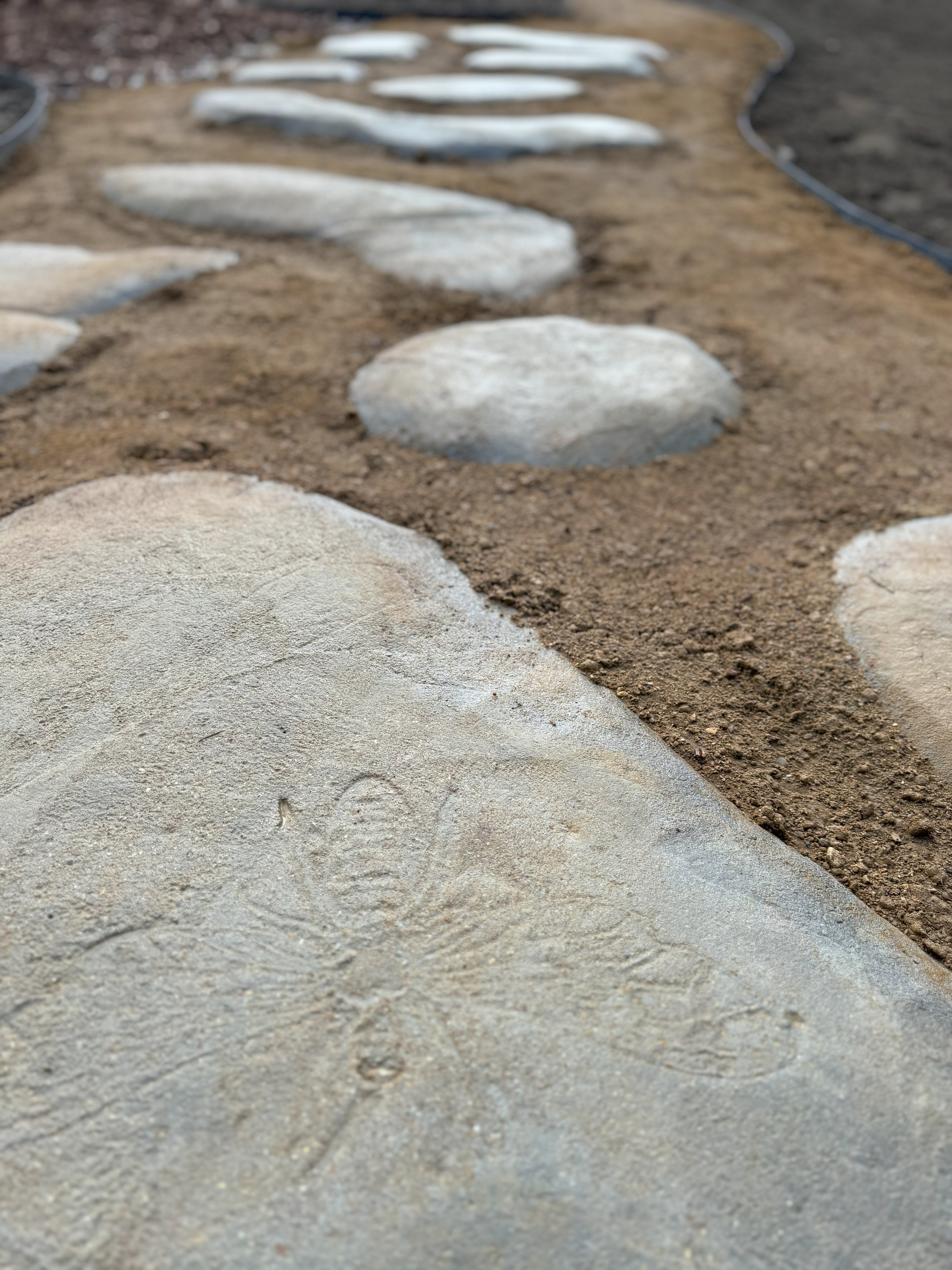 Digital Landscaping Guide - How to Build Your Own Stepping Stones - PDF Download