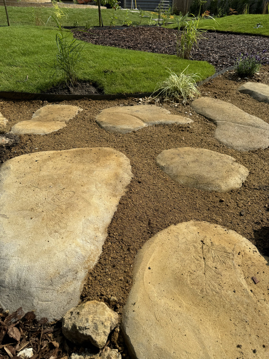 Digital Landscaping Guide - How to Build Your Own Stepping Stones - PDF Download