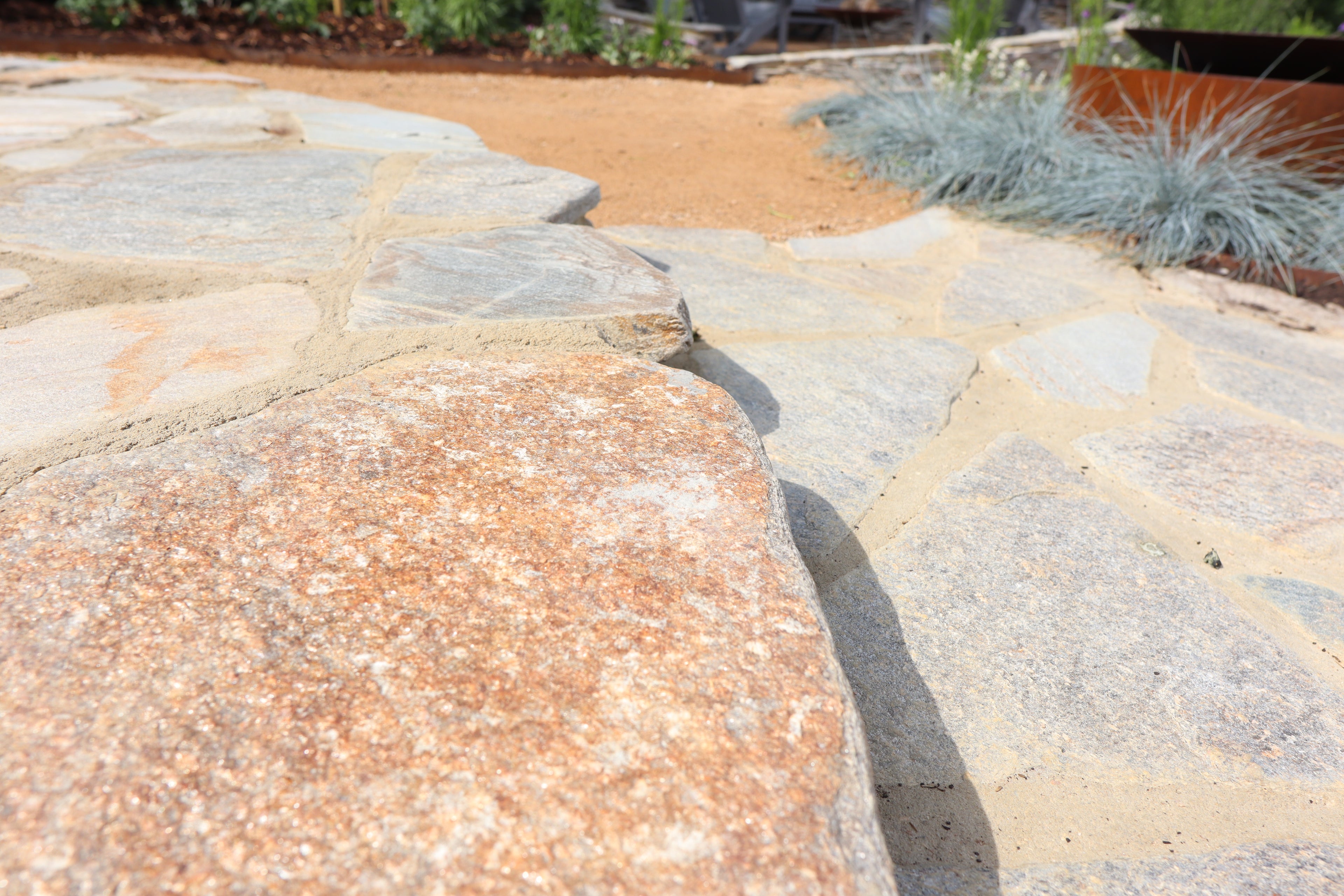 Digital Landscaping Guide - How to Build a Paddle Stone Pathway