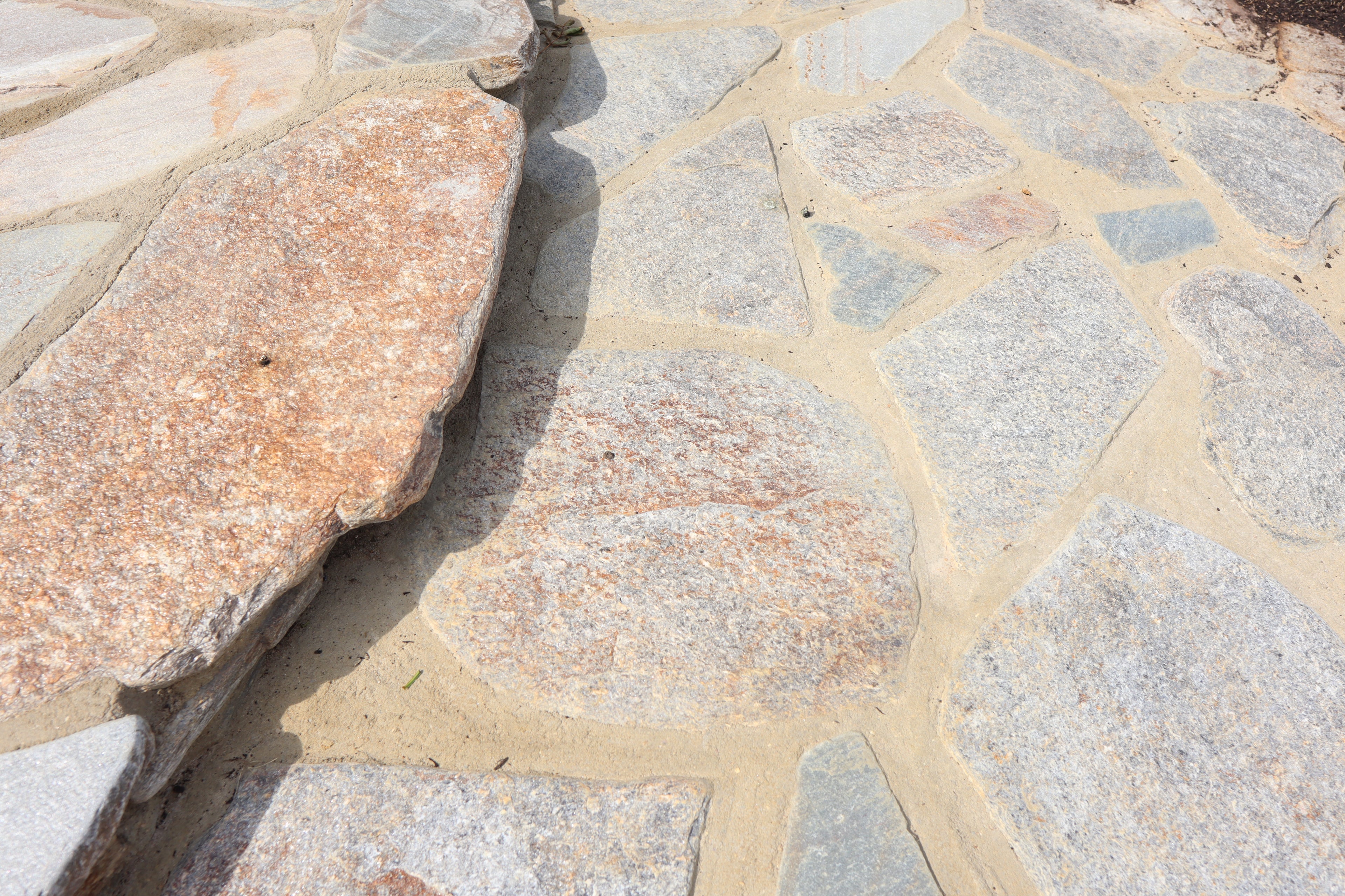 Digital Landscaping Guide - How to Build a Paddle Stone Pathway