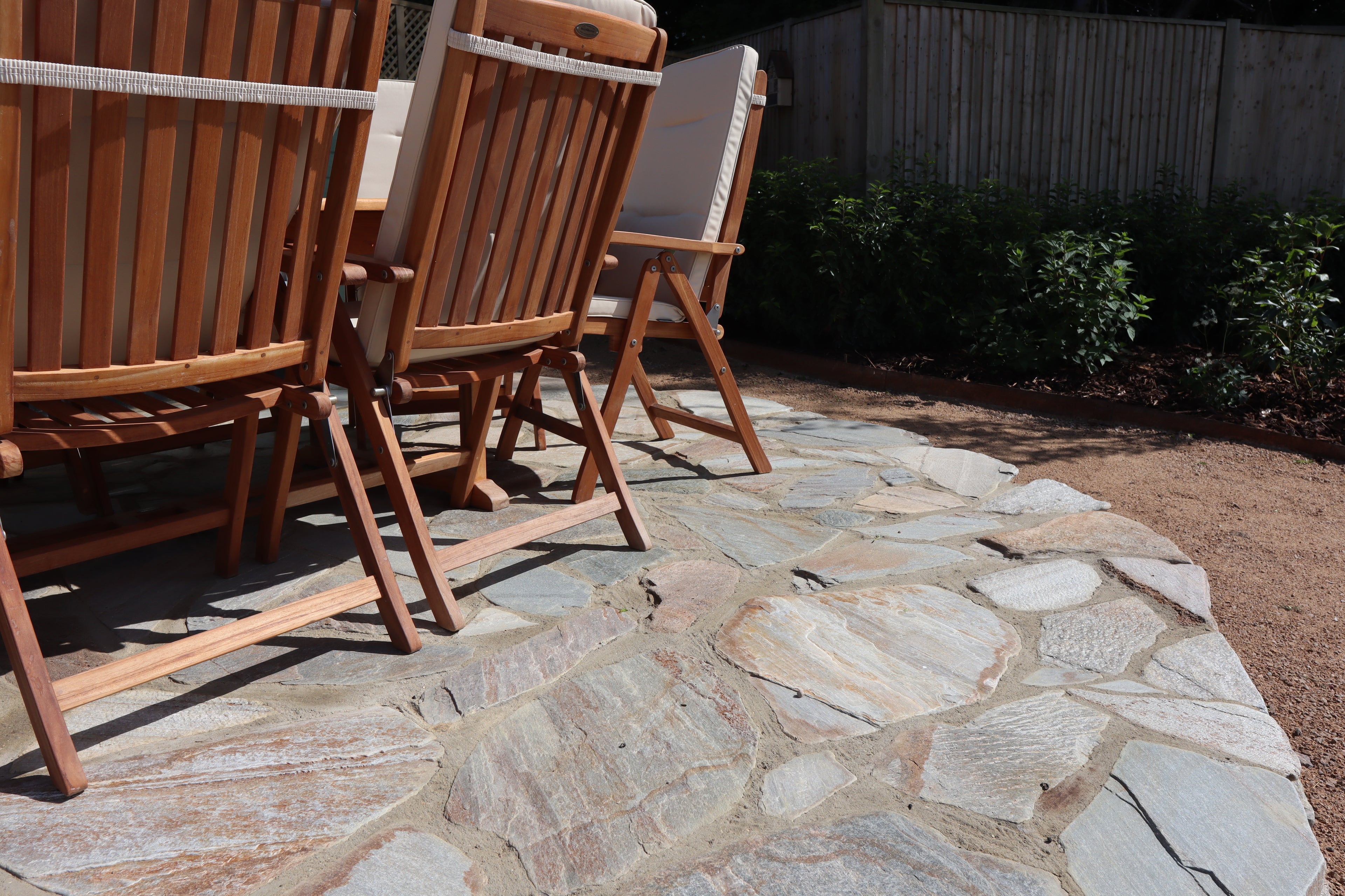 Digital Landscaping Guide - How to Build a Paddle Stone Pathway