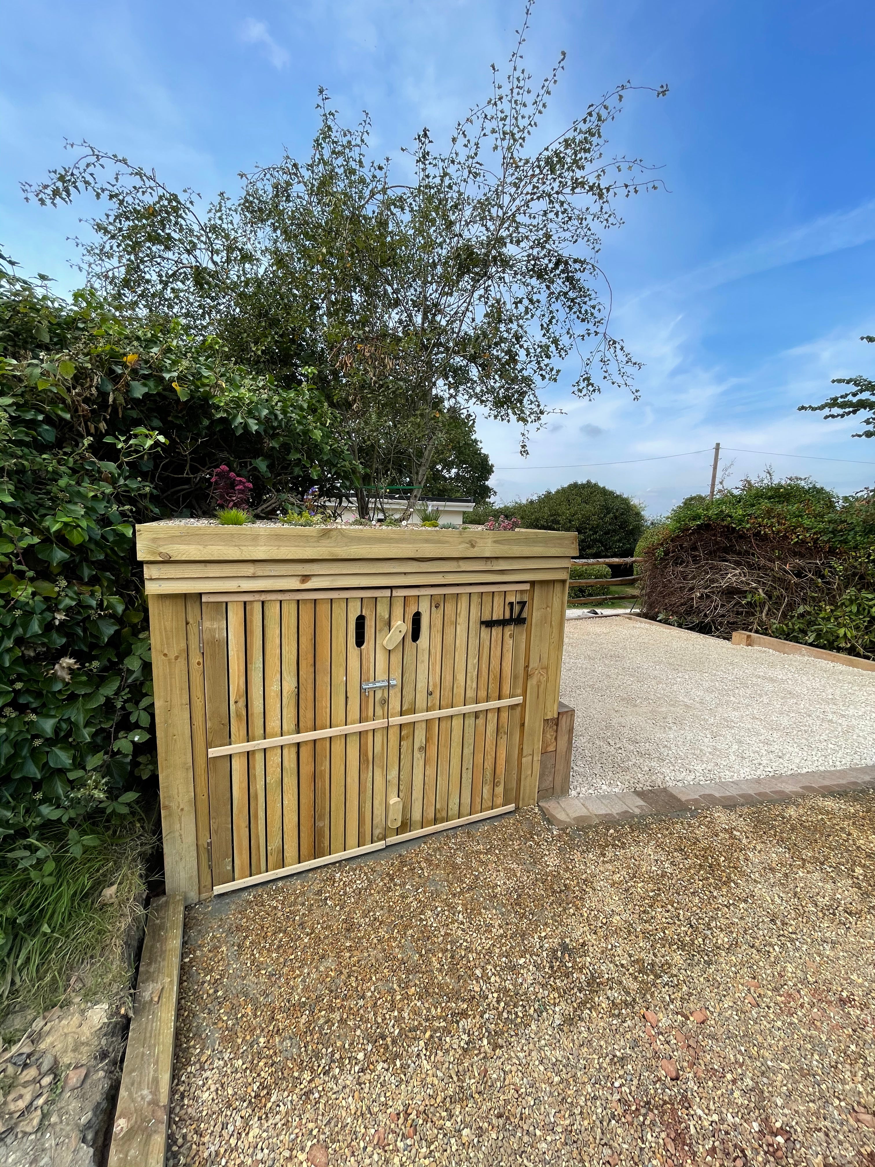 Digital Landscaping Guide - How to Build a Green Roof Refuse Store - PDF Download