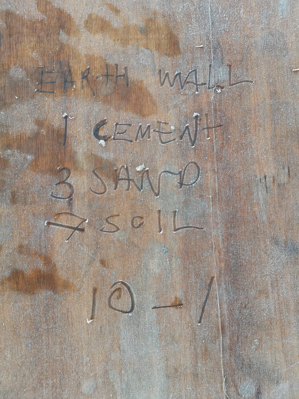 Digital Landscaping Guide - How to Build an Earth Rammed Wall - PDF Download