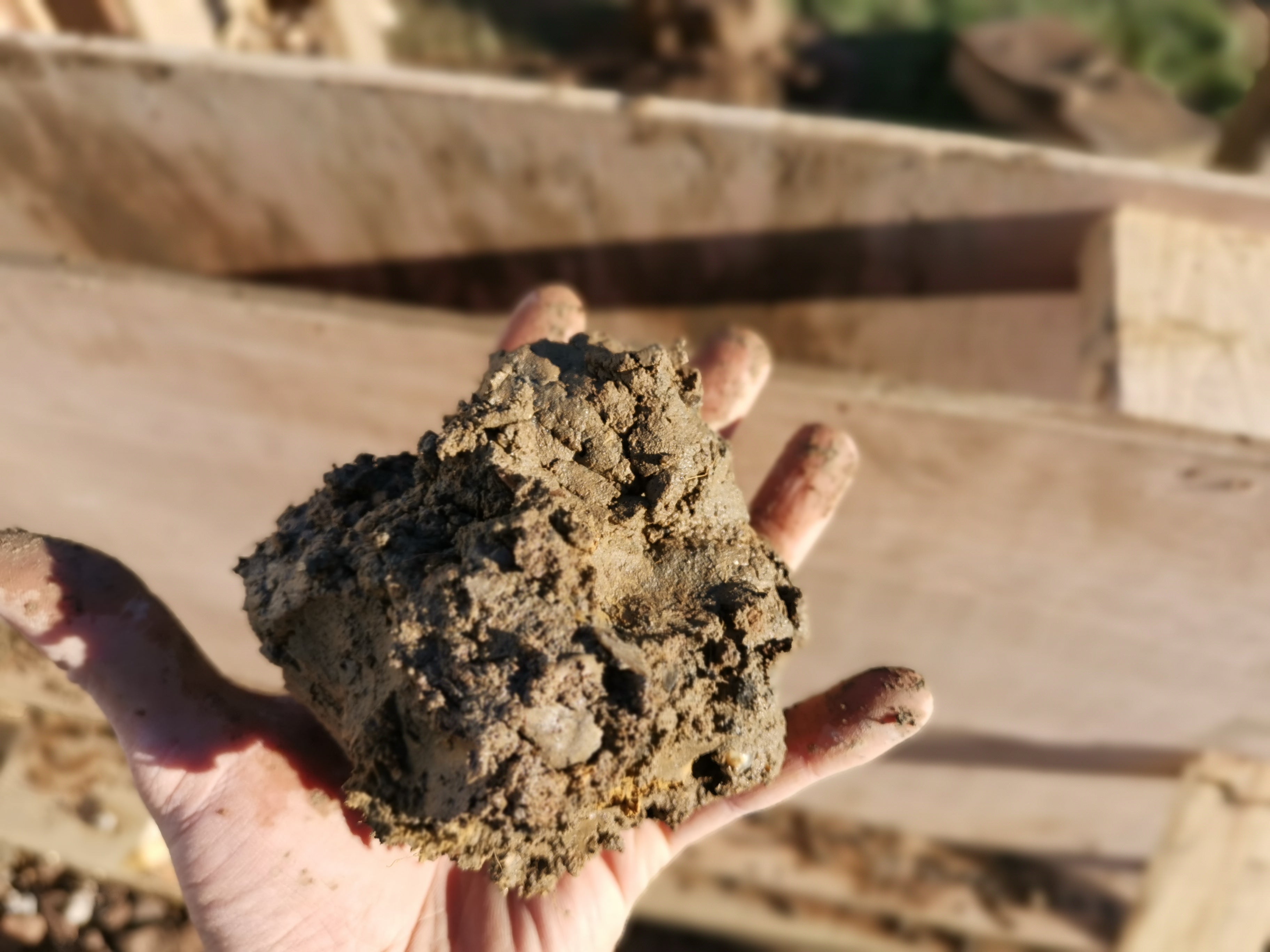 Digital Landscaping Guide - How to Build an Earth Rammed Wall - PDF Download