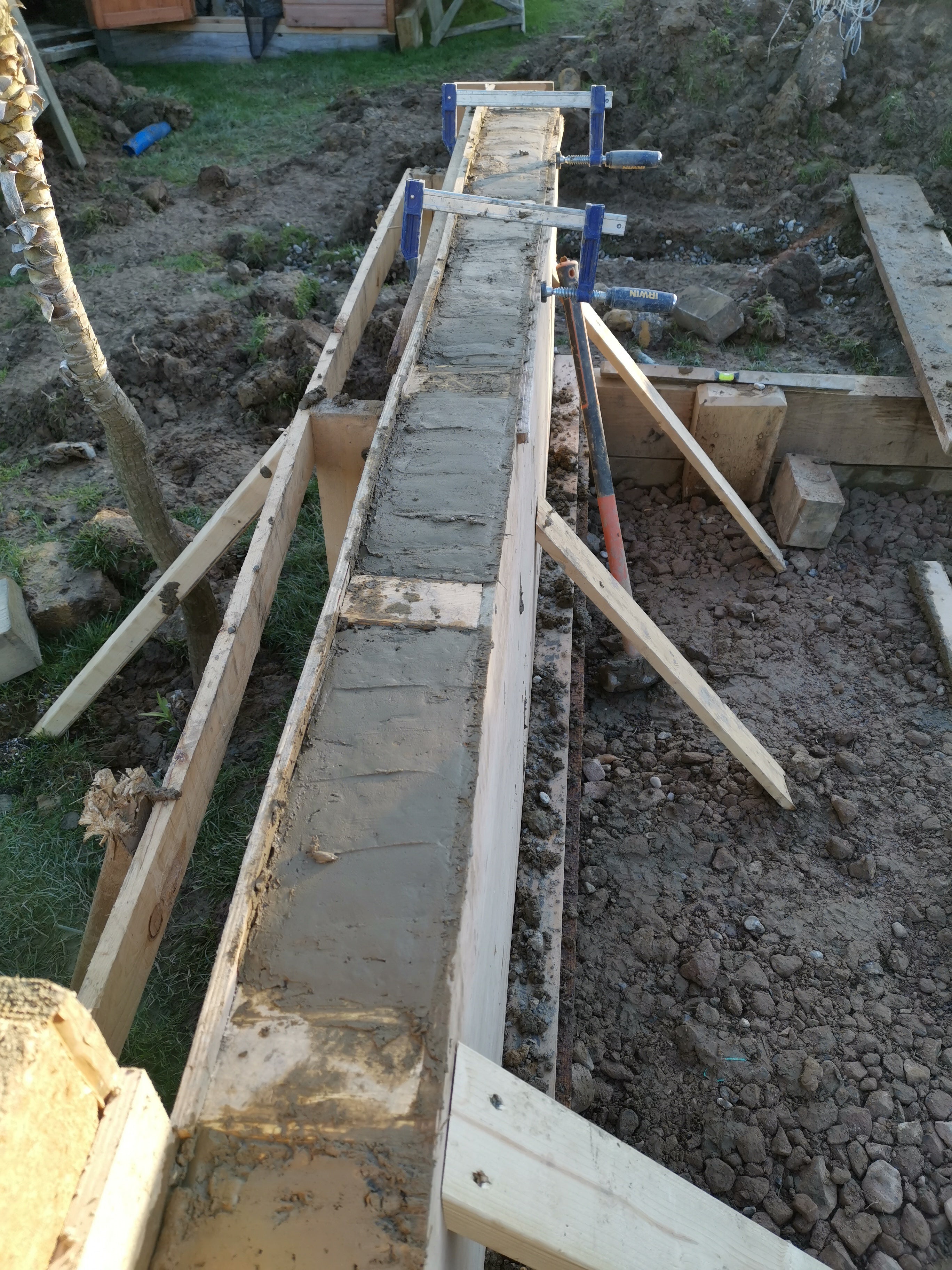 Digital Landscaping Guide - How to Build an Earth Rammed Wall - PDF Download