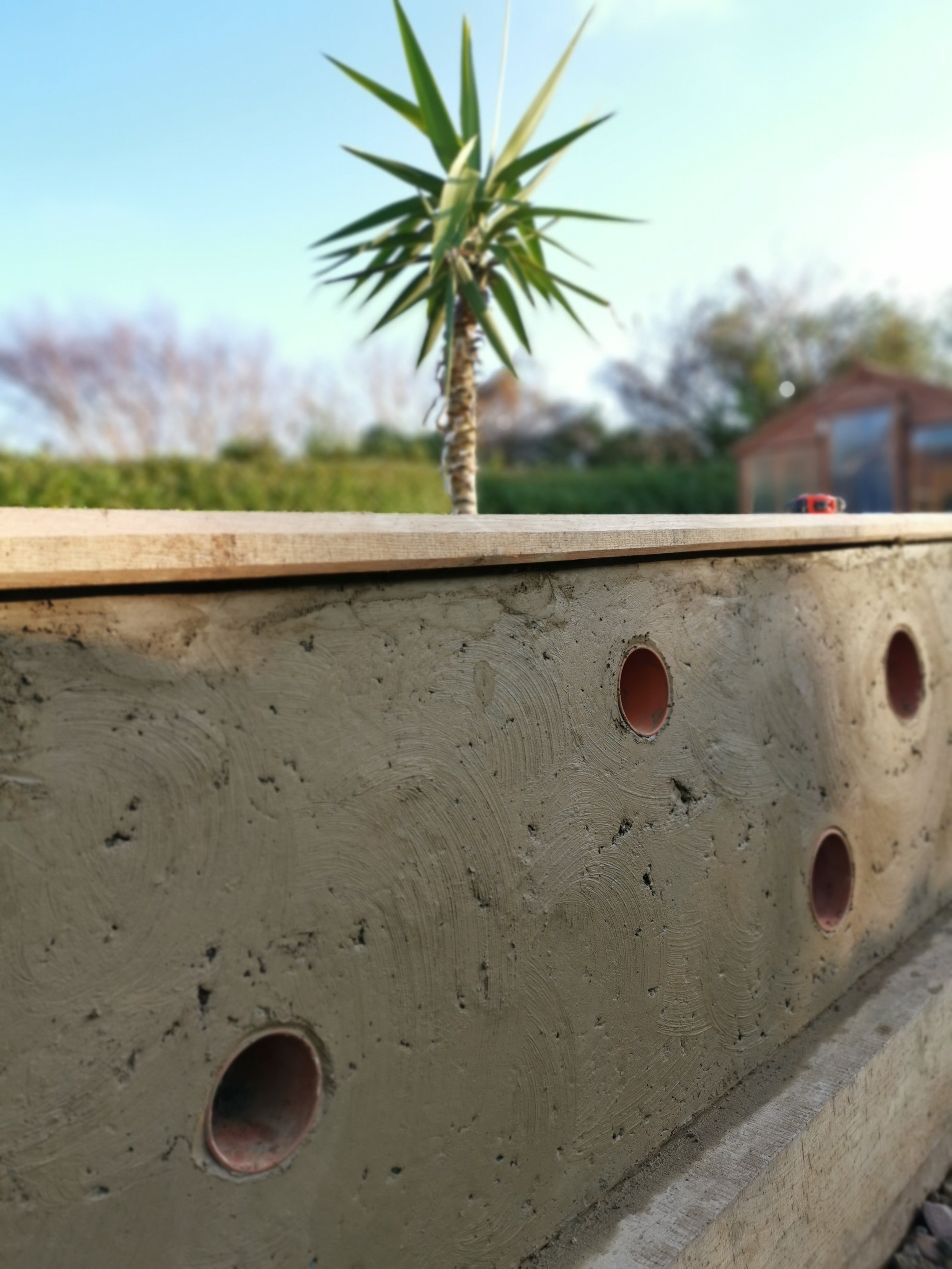 Digital Landscaping Guide - How to Build an Earth Rammed Wall - PDF Download