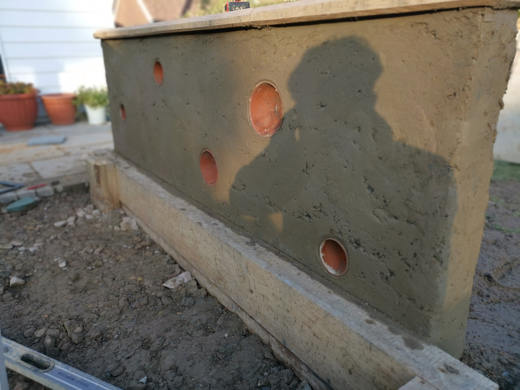 Digital Landscaping Guide - How to Build an Earth Rammed Wall - PDF Download