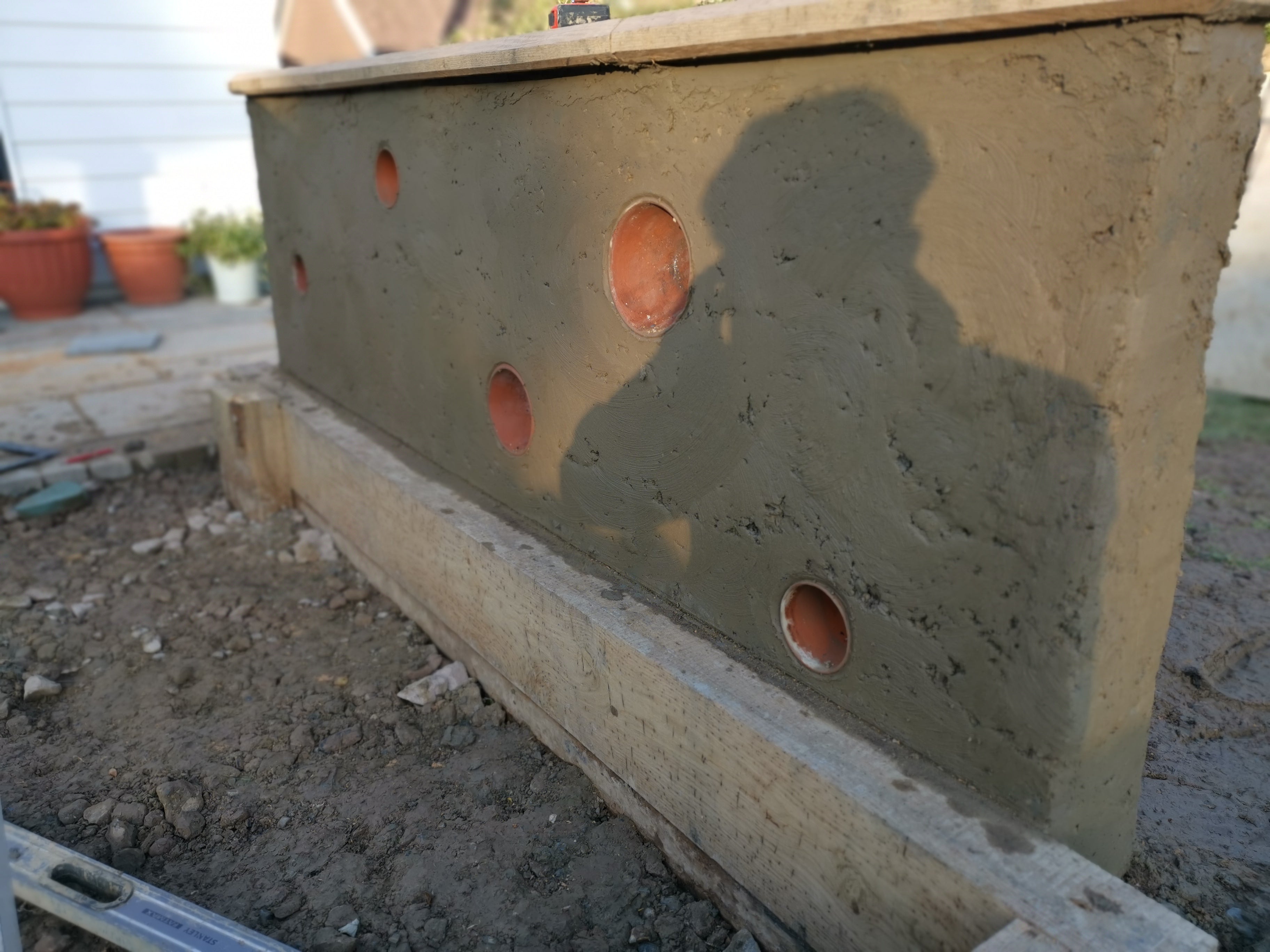 Digital Landscaping Guide - How to Build an Earth Rammed Wall - PDF Download