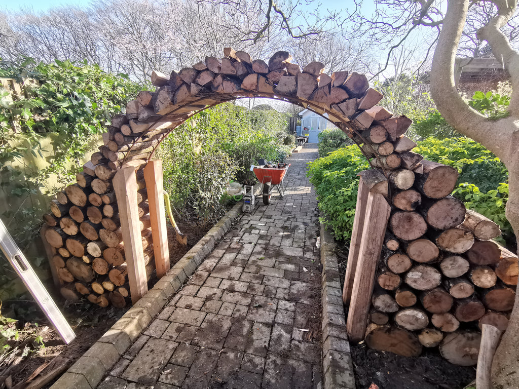 Digital Landscaping Guide - How to Build a Log Archway - PDF Download