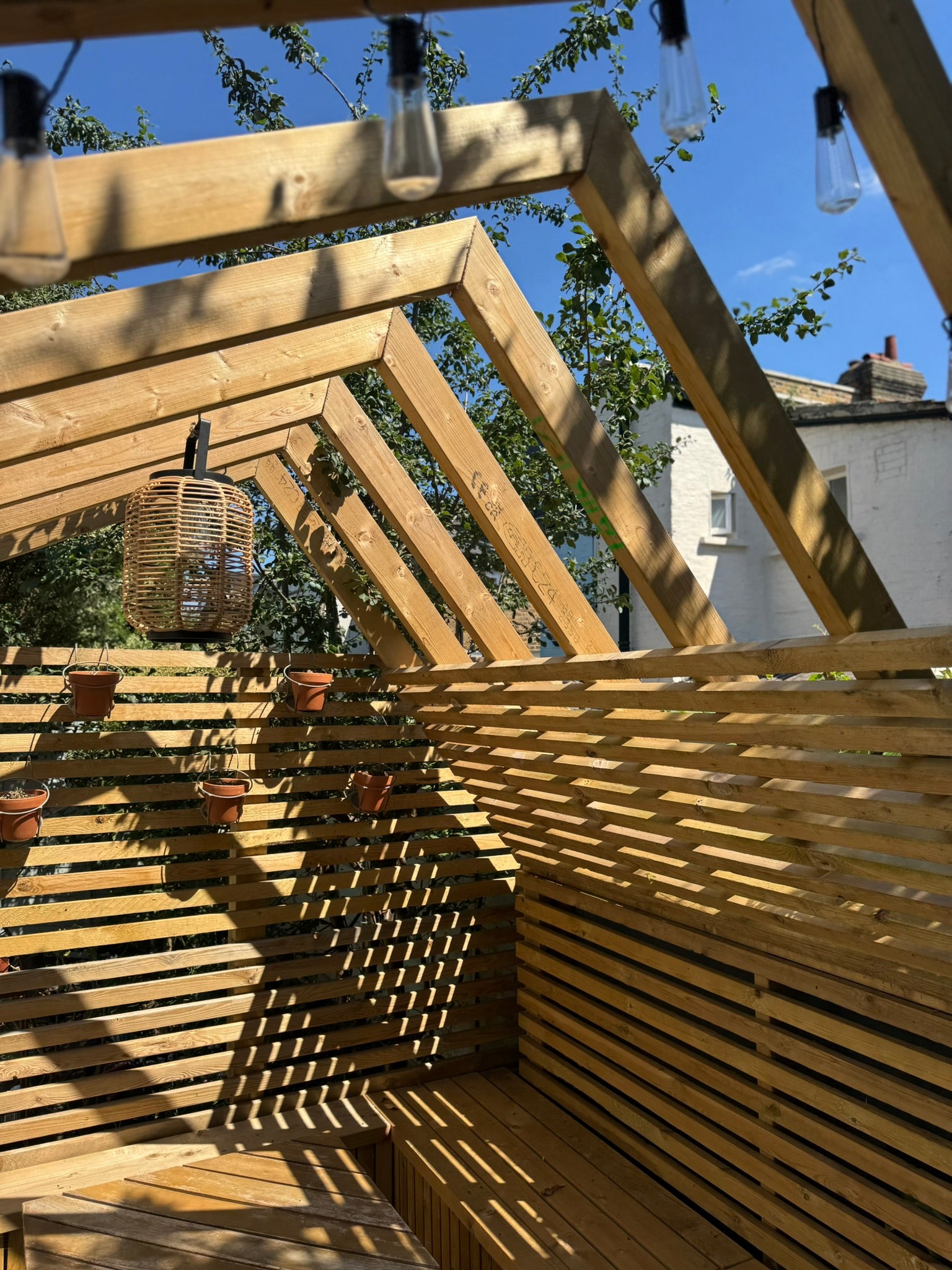 Digital Landscaping Guide - How to Build a Feature Pergola - PDF Download