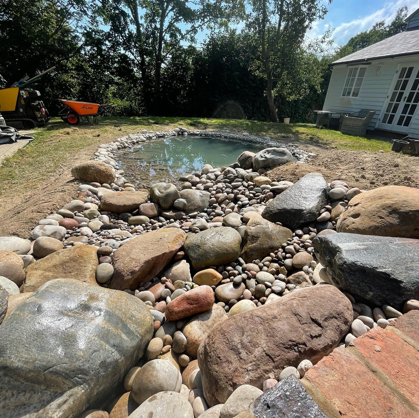 Digital Landscaping Guide - How to Build a Wildlife Pond - PDF Download